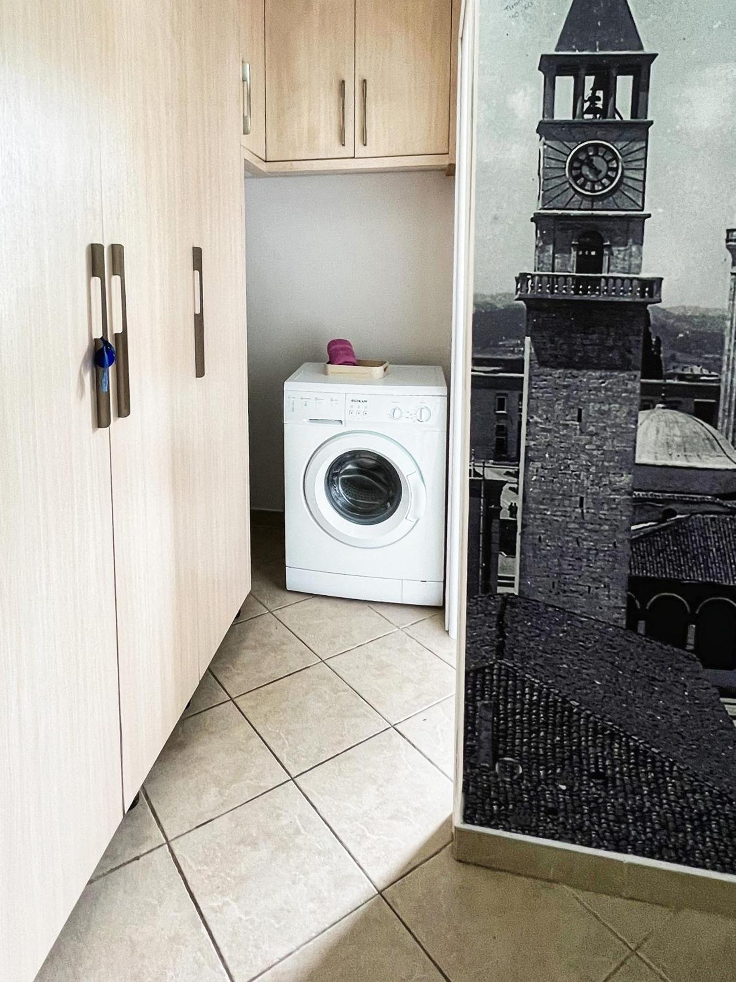 Sunny Central One-Bedroom Apartment Tiranë Luaran gambar